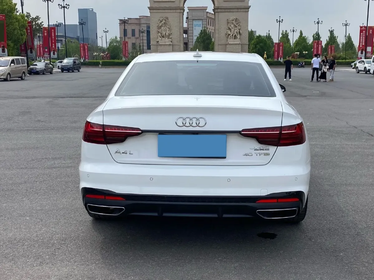 2022 Audi A4L 2.0T 190HP L4 7DCT,autocango,china used car exporter,china ev exporter,chinese used car exporter,chinese used ev exporter