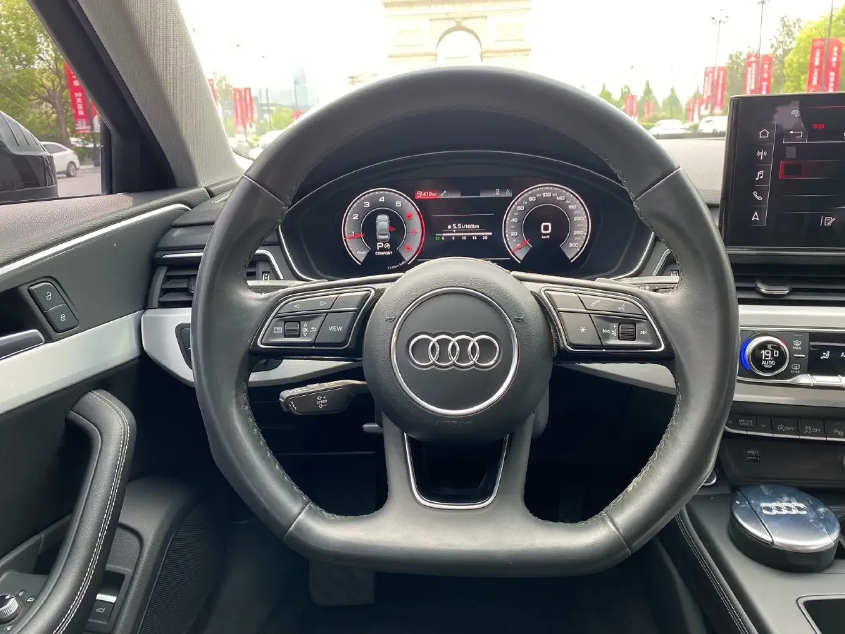 2022 Audi A4L 2.0T 190HP L4 7DCT,autocango,china used car exporter,china ev exporter,chinese used car exporter,chinese used ev exporter