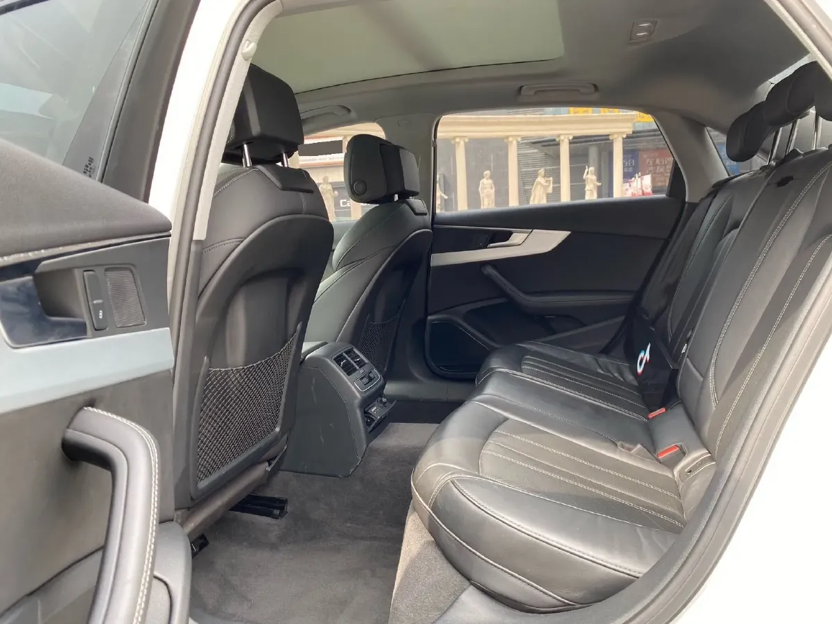 2022 Audi A4L 2.0T 190HP L4 7DCT,autocango,china used car exporter,china ev exporter,chinese used car exporter,chinese used ev exporter