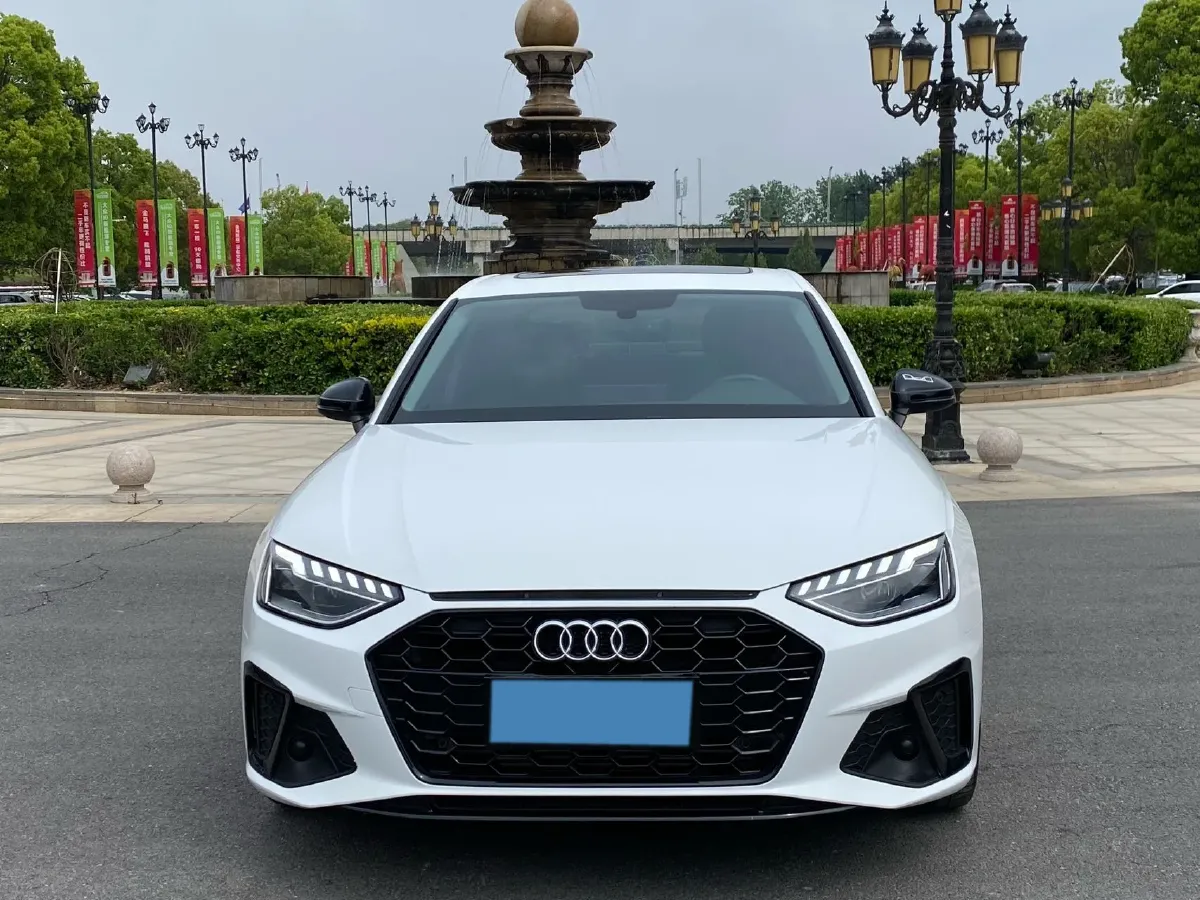 2022 Audi A4L 2.0T 190HP L4 7DCT,autocango,china used car exporter,china ev exporter,chinese used car exporter,chinese used ev exporter