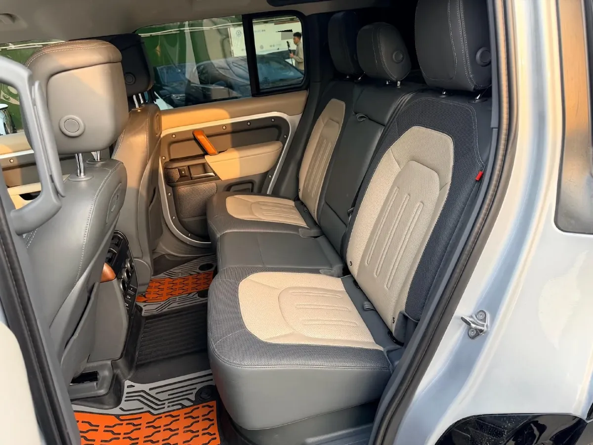 2021 Land Rover Defender 3.0T 400HP L6 8AT,autocango,china used car exporter,china ev exporter,chinese used car exporter,chinese used ev exporter