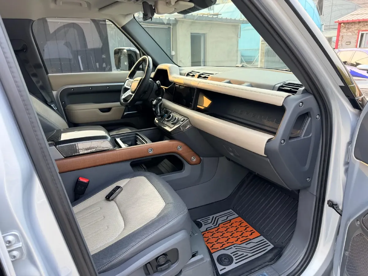 2021 Land Rover Defender 3.0T 400HP L6 8AT,autocango,china used car exporter,china ev exporter,chinese used car exporter,chinese used ev exporter