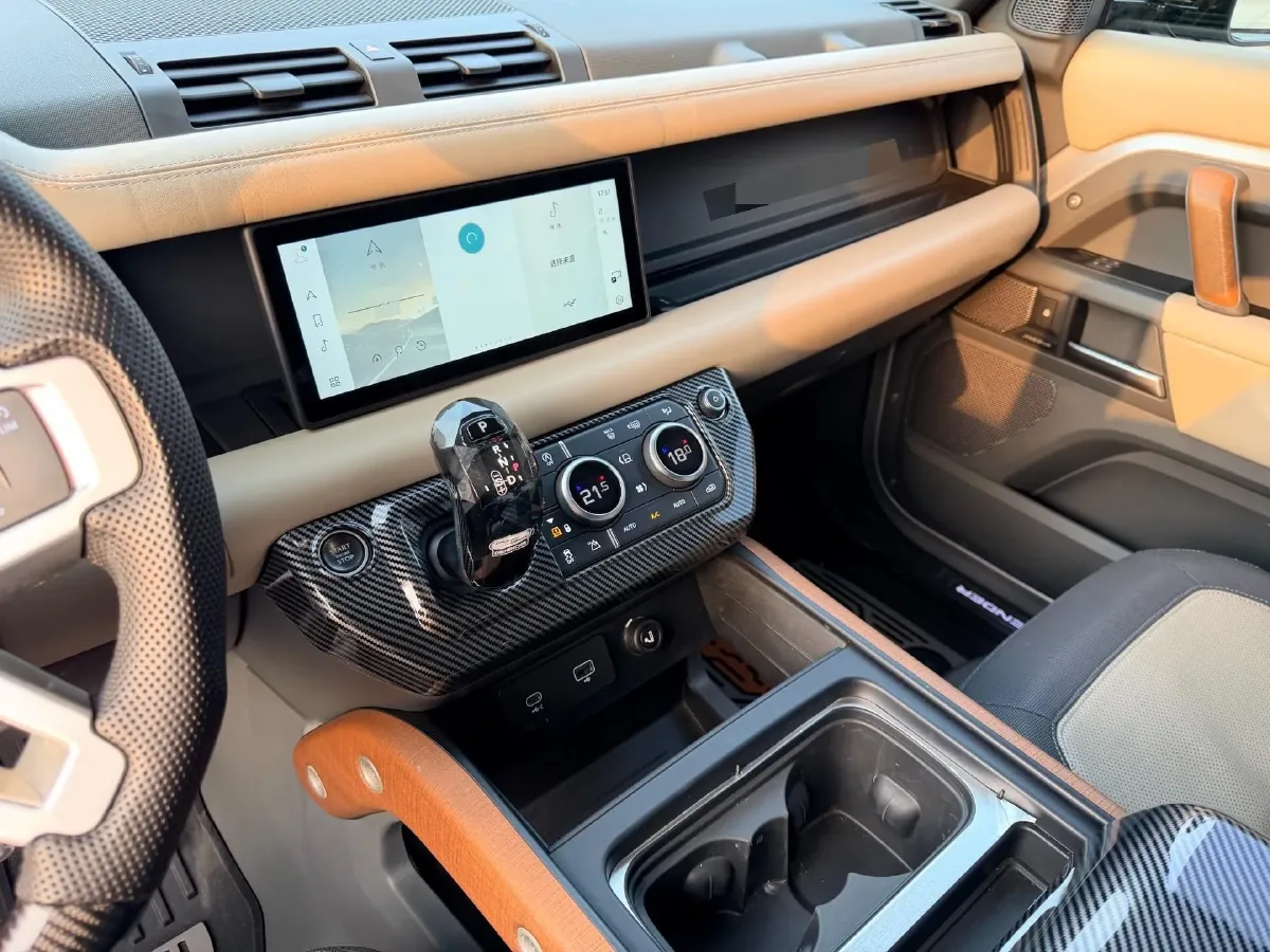 2021 Land Rover Defender 3.0T 400HP L6 8AT,autocango,china used car exporter,china ev exporter,chinese used car exporter,chinese used ev exporter