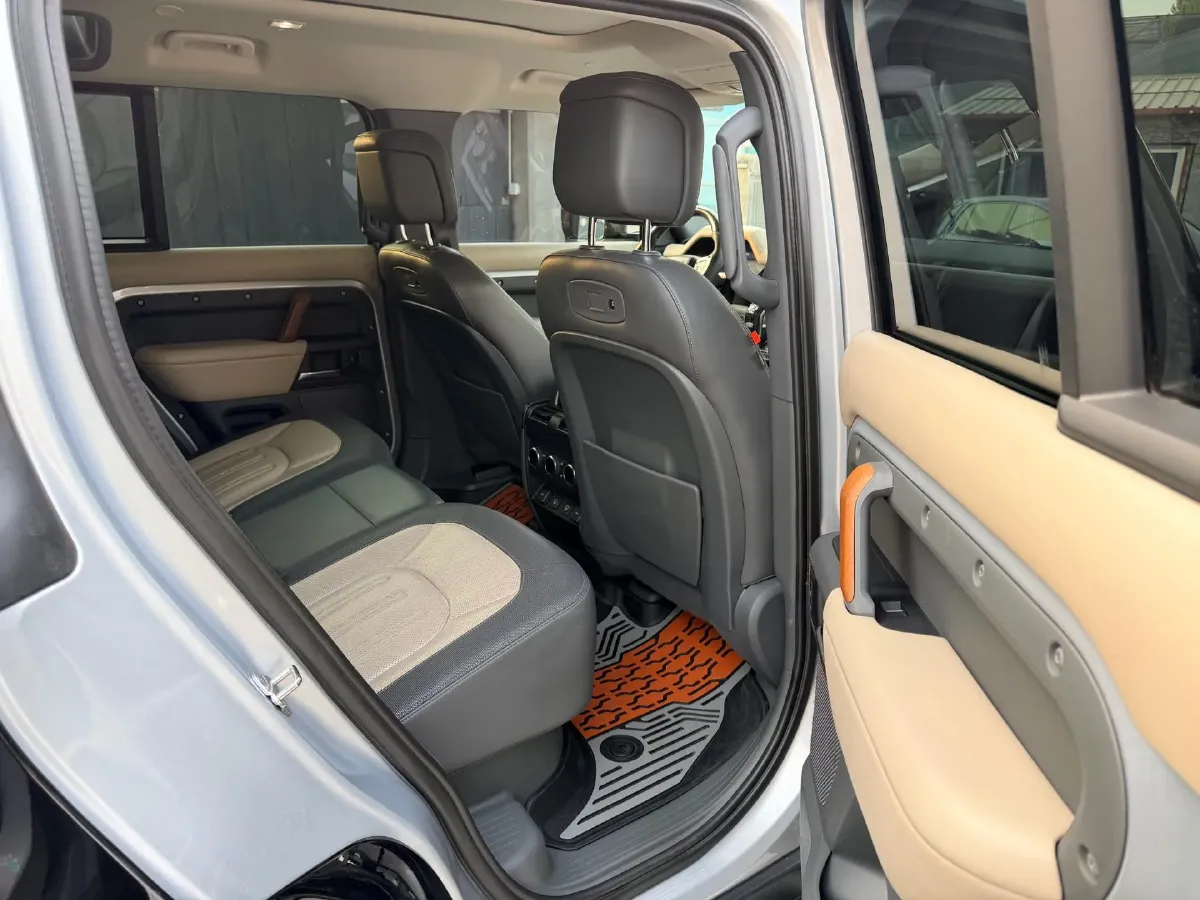 2021 Land Rover Defender 3.0T 400HP L6 8AT,autocango,china used car exporter,china ev exporter,chinese used car exporter,chinese used ev exporter