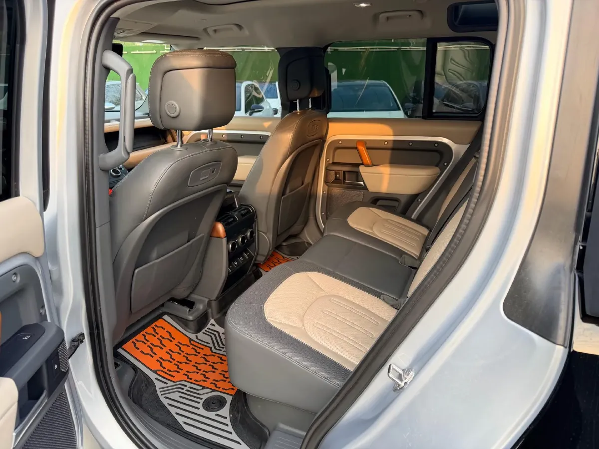 2021 Land Rover Defender 3.0T 400HP L6 8AT,autocango,china used car exporter,china ev exporter,chinese used car exporter,chinese used ev exporter