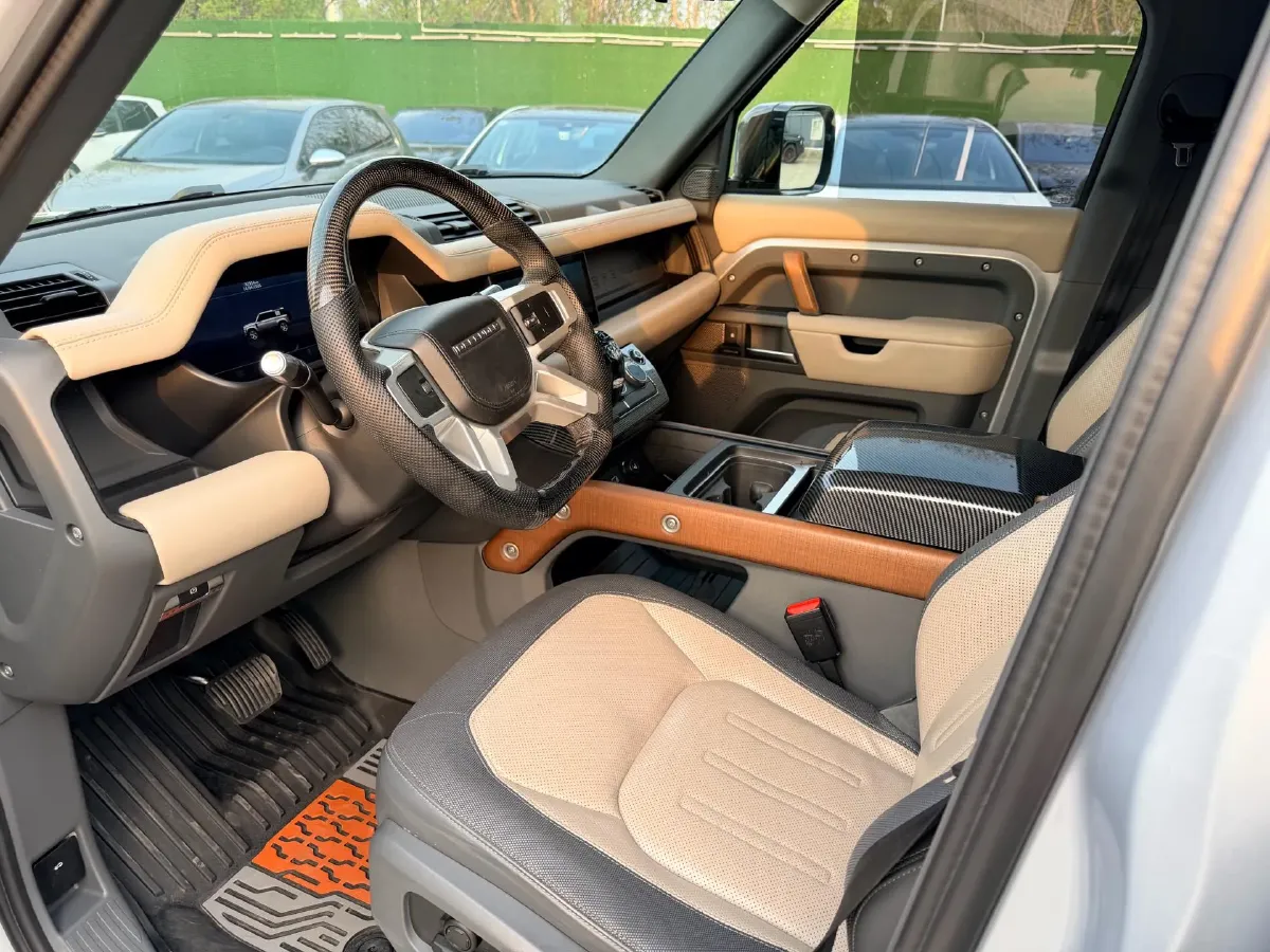 2021 Land Rover Defender 3.0T 400HP L6 8AT,autocango,china used car exporter,china ev exporter,chinese used car exporter,chinese used ev exporter