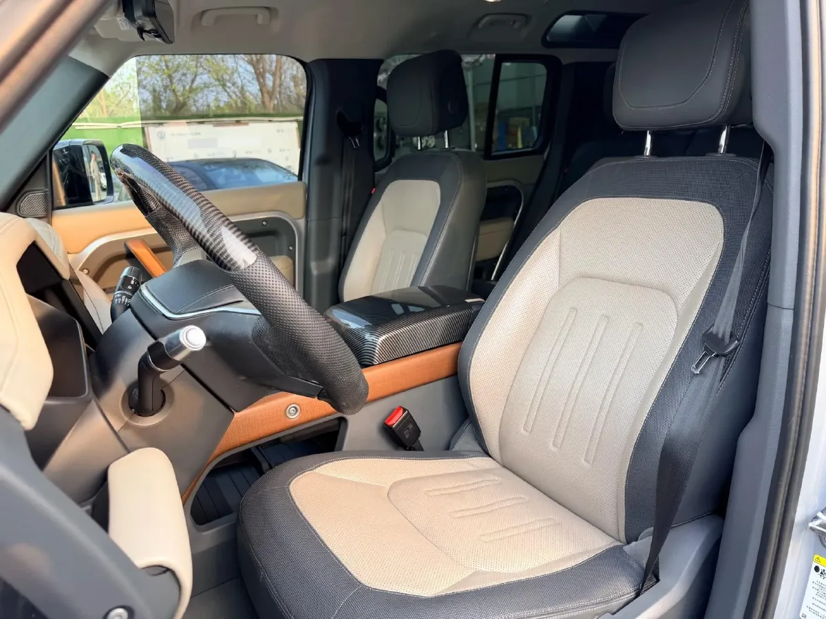 2021 Land Rover Defender 3.0T 400HP L6 8AT,autocango,china used car exporter,china ev exporter,chinese used car exporter,chinese used ev exporter