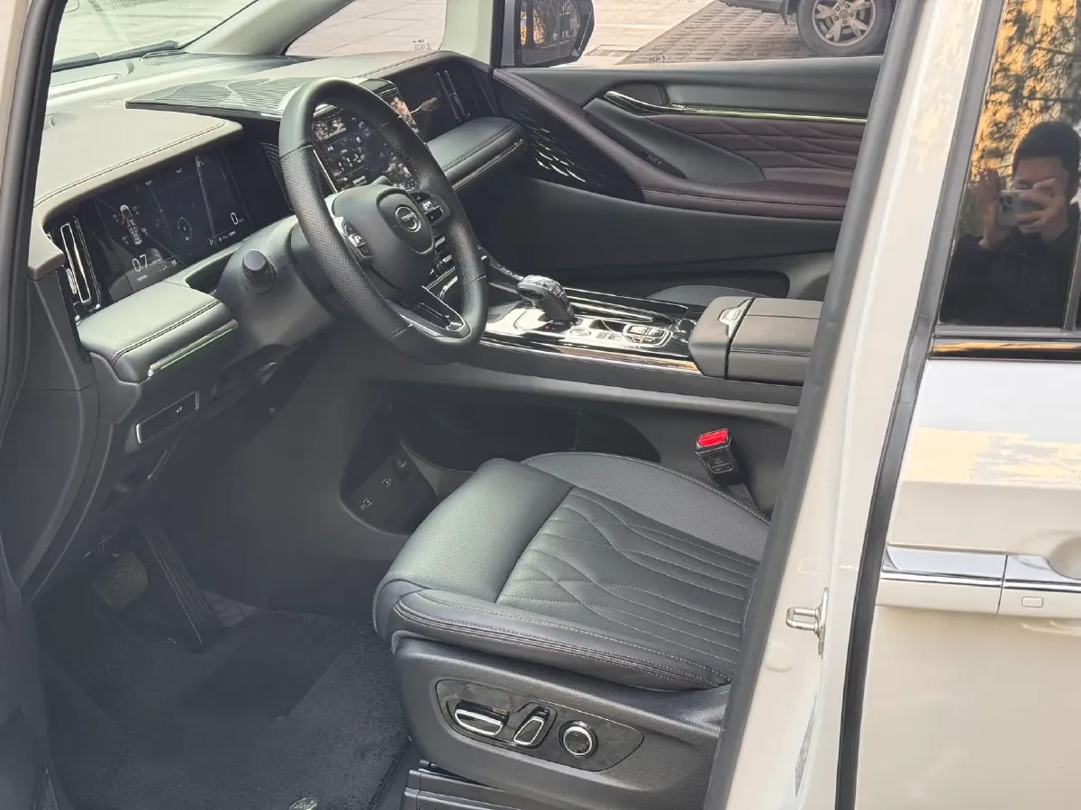 2024 GAC Trumpchi M8 2.0T 252HP L4 8AT,autocango,china used car exporter,china ev exporter,chinese used car exporter,chinese used ev exporter