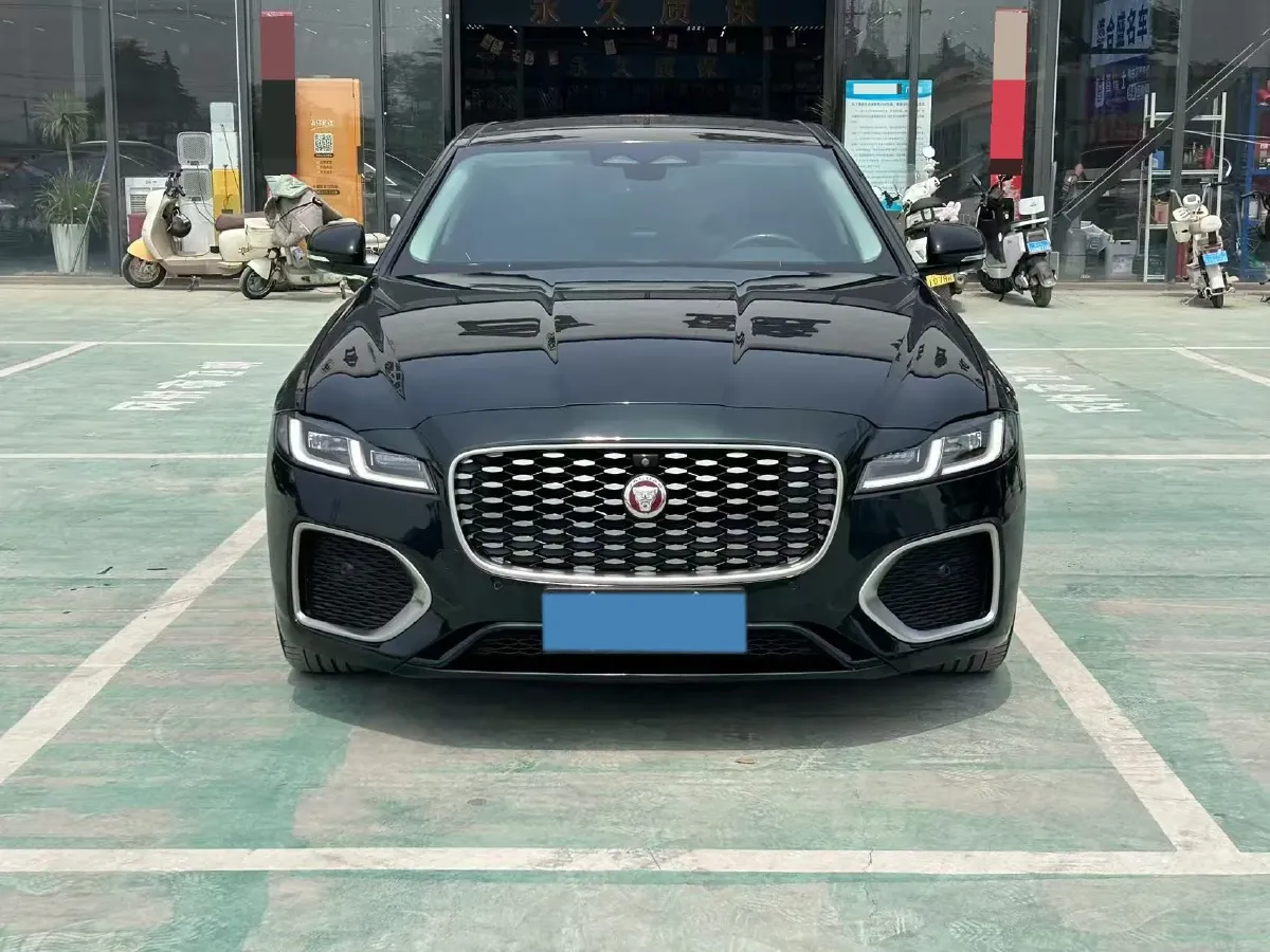 2022 Jaguar XFL 2.0T 200HP L4 8AT,autocango,china used car exporter,china ev exporter,chinese used car exporter,chinese used ev exporter