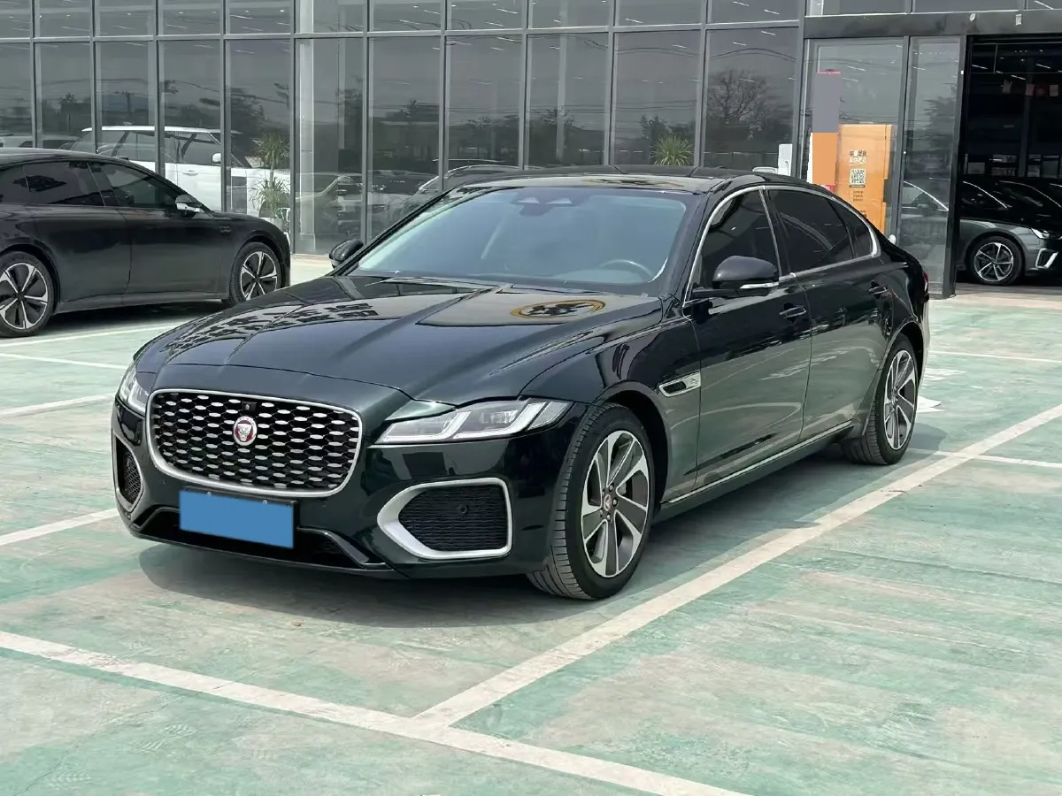 2022 Jaguar XFL 2.0T 200HP L4 8AT,autocango,china used car exporter,china ev exporter,chinese used car exporter,chinese used ev exporter