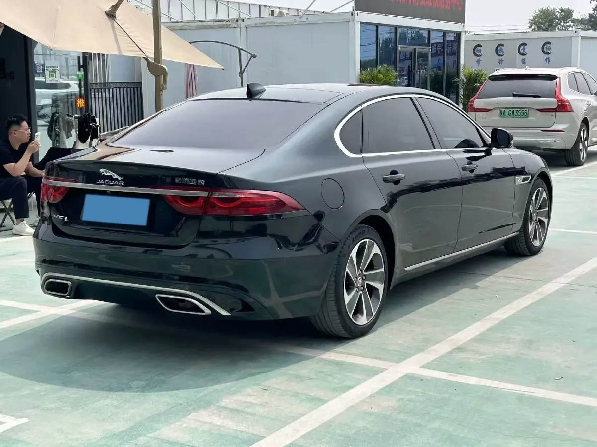 2022 Jaguar XFL 2.0T 200HP L4 8AT,autocango,china used car exporter,china ev exporter,chinese used car exporter,chinese used ev exporter