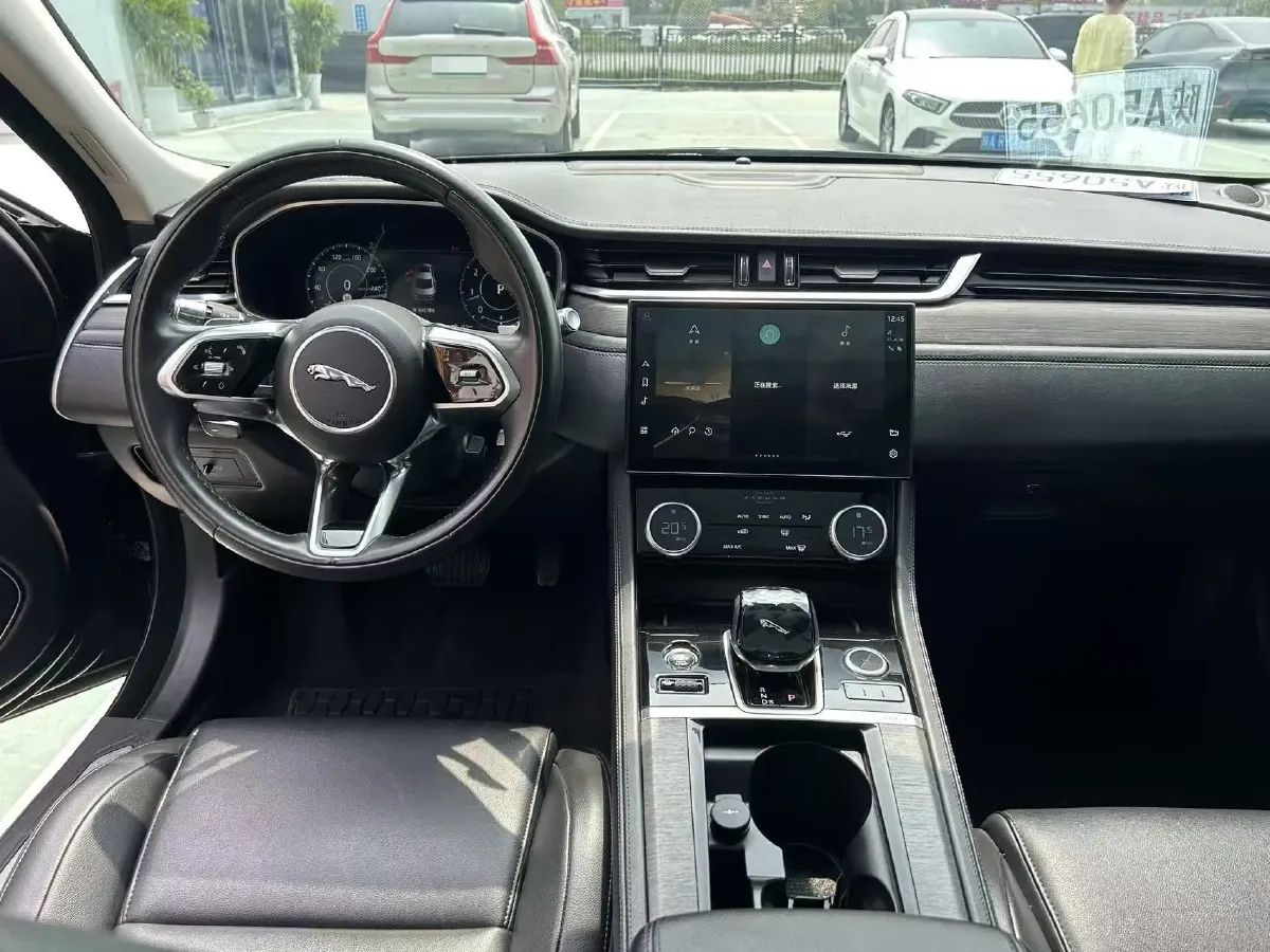 2022 Jaguar XFL 2.0T 200HP L4 8AT,autocango,china used car exporter,china ev exporter,chinese used car exporter,chinese used ev exporter