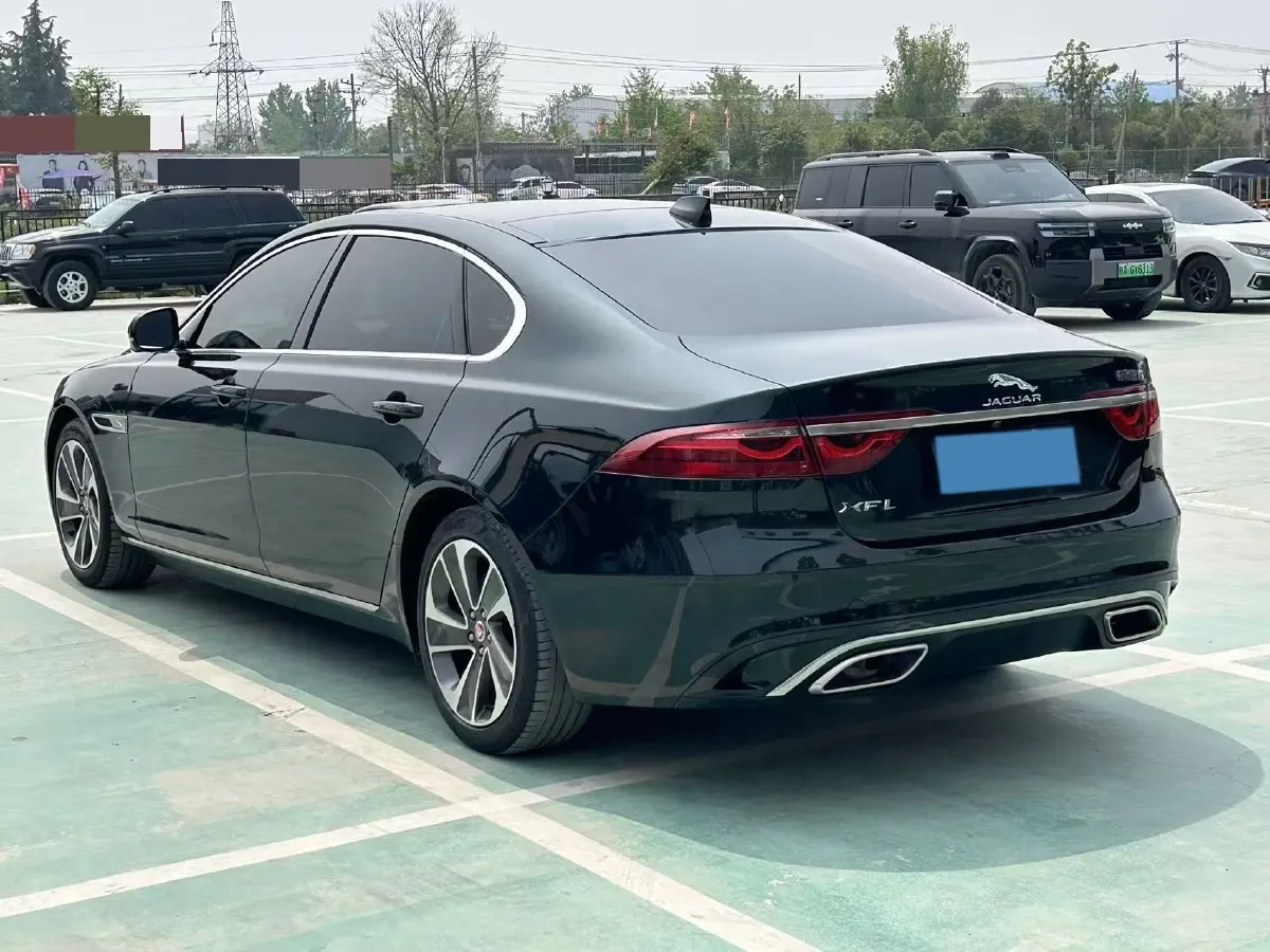 2022 Jaguar XFL 2.0T 200HP L4 8AT,autocango,china used car exporter,china ev exporter,chinese used car exporter,chinese used ev exporter