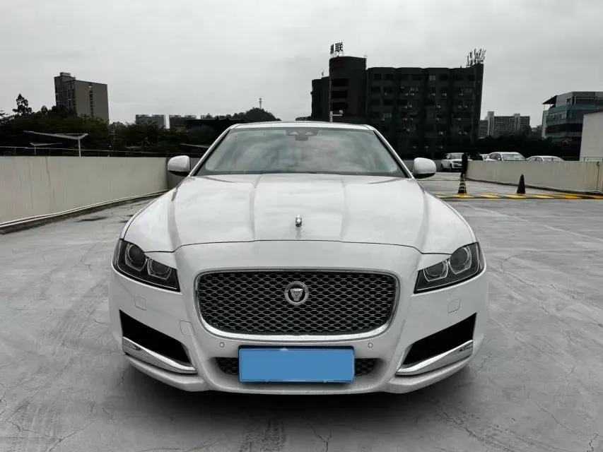 2020 Jaguar XFL 2.0T 200HP L4 8AT,autocango,china used car exporter,china ev exporter,chinese used car exporter,chinese used ev exporter