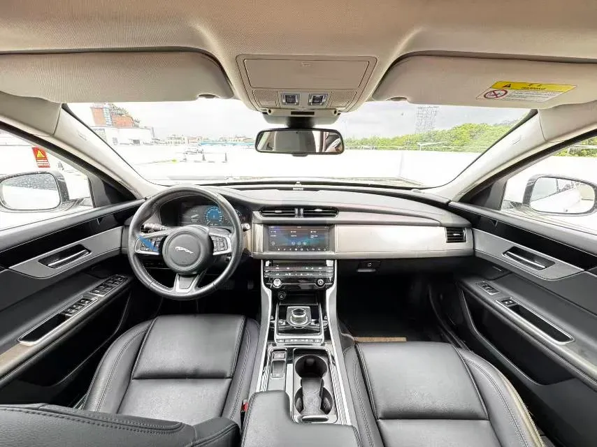 2020 Jaguar XFL 2.0T 200HP L4 8AT,autocango,china used car exporter,china ev exporter,chinese used car exporter,chinese used ev exporter