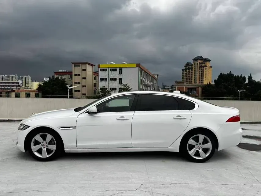 2020 Jaguar XFL 2.0T 200HP L4 8AT,autocango,china used car exporter,china ev exporter,chinese used car exporter,chinese used ev exporter