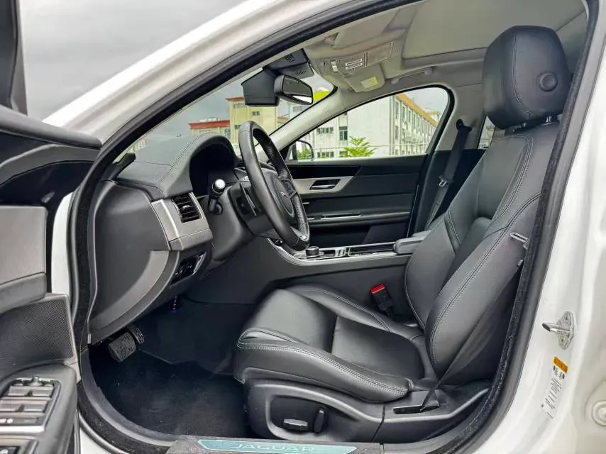 2020 Jaguar XFL 2.0T 200HP L4 8AT,autocango,china used car exporter,china ev exporter,chinese used car exporter,chinese used ev exporter