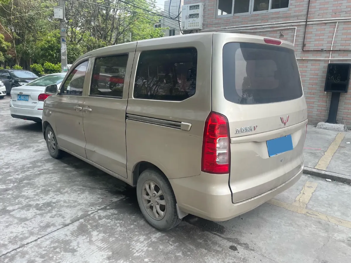 2019 WuLing HongGuang V 1.5L 99HP L4 6MT,autocango,china used car exporter,china ev exporter,chinese used car exporter,chinese used ev exporter