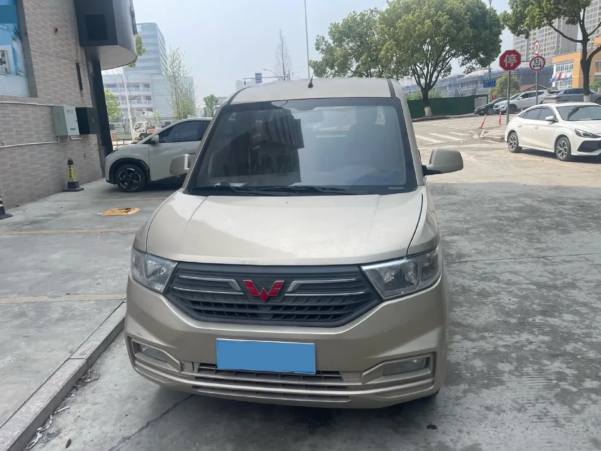 2019 WuLing HongGuang V 1.5L 99HP L4 6MT,autocango,china used car exporter,china ev exporter,chinese used car exporter,chinese used ev exporter