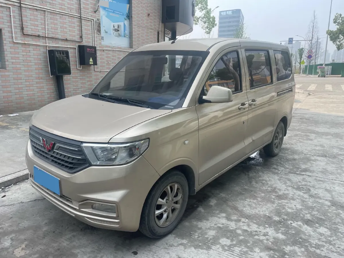 2019 WuLing HongGuang V 1.5L 99HP L4 6MT,autocango,china used car exporter,china ev exporter,chinese used car exporter,chinese used ev exporter