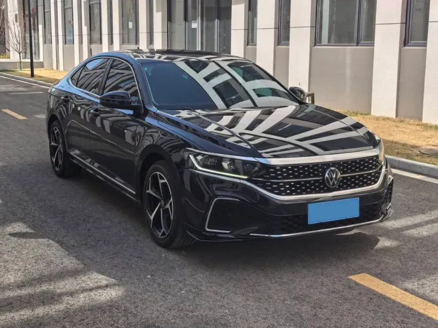 2023 Volkswagen Passat 2.0T 186HP L4 7DCT,autocango,china used car exporter,china ev exporter,chinese used car exporter,chinese used ev exporter