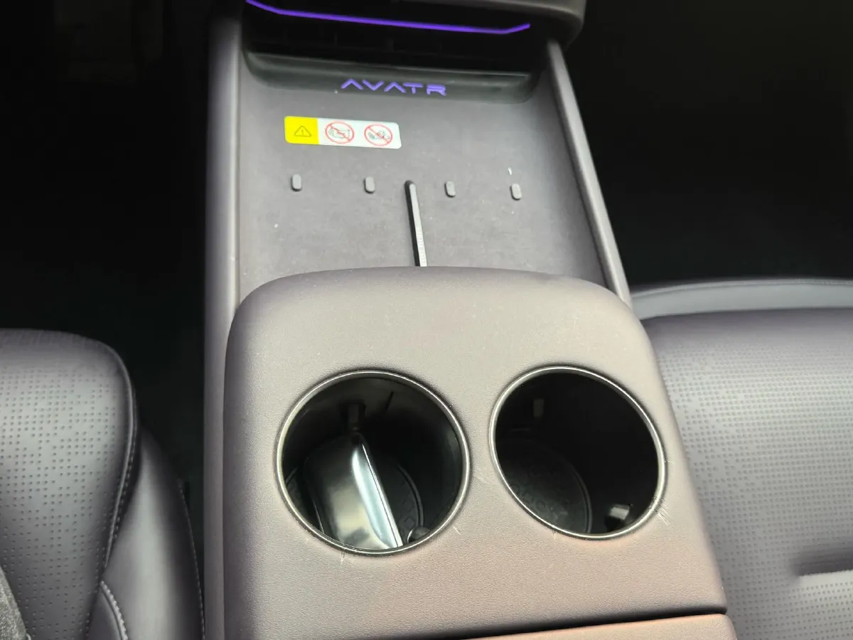 2025 Avatr 06 BEV,autocango,china used car exporter,china ev exporter,chinese used car exporter,chinese used ev exporter