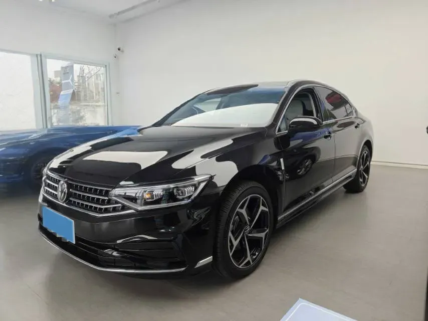 2026 Volkswagen Magotan 2.0T 220HP L4 7DCT,autocango,china used car exporter,china ev exporter,chinese used car exporter,chinese used ev exporter