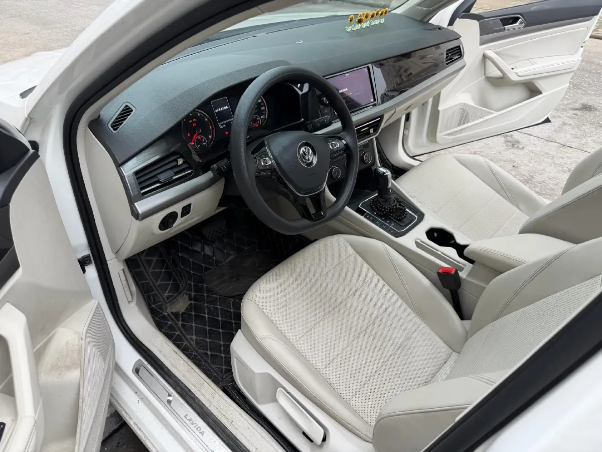 2018 Skoda Karoq 1.4T 150HP L4 7DCT,autocango,china used car exporter,china ev exporter,chinese used car exporter,chinese used ev exporter