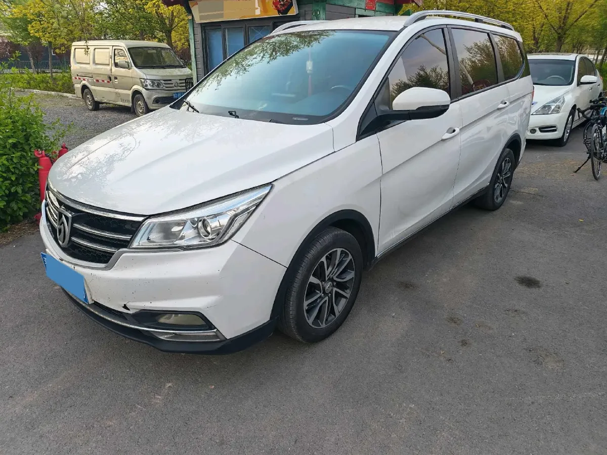 2019 BaoJun 730 1.5L 105HP L4 6MT,autocango,china used car exporter,china ev exporter,chinese used car exporter,chinese used ev exporter
