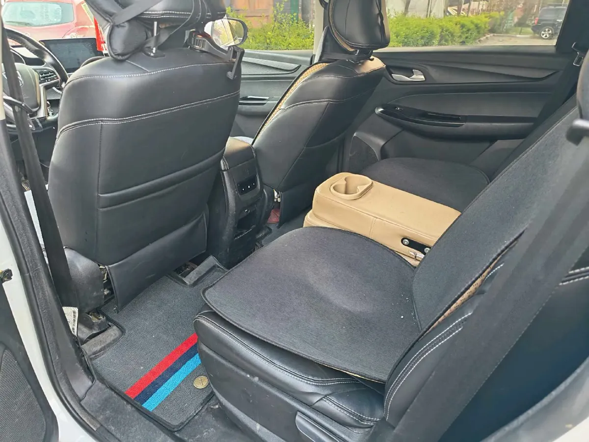 2019 BaoJun 730 1.5L 105HP L4 6MT,autocango,china used car exporter,china ev exporter,chinese used car exporter,chinese used ev exporter