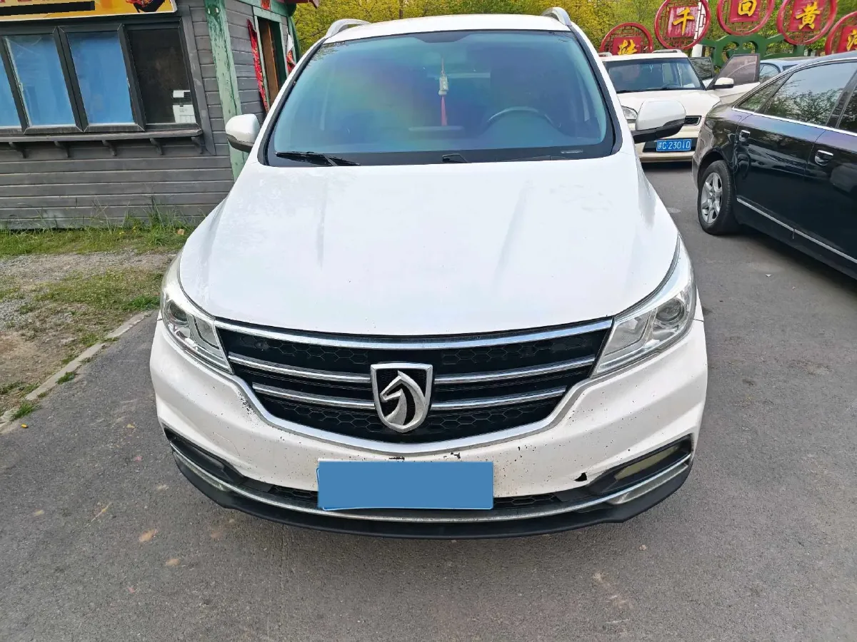 2019 BaoJun 730 1.5L 105HP L4 6MT,autocango,china used car exporter,china ev exporter,chinese used car exporter,chinese used ev exporter