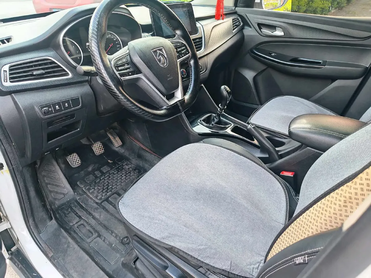 2019 BaoJun 730 1.5L 105HP L4 6MT,autocango,china used car exporter,china ev exporter,chinese used car exporter,chinese used ev exporter