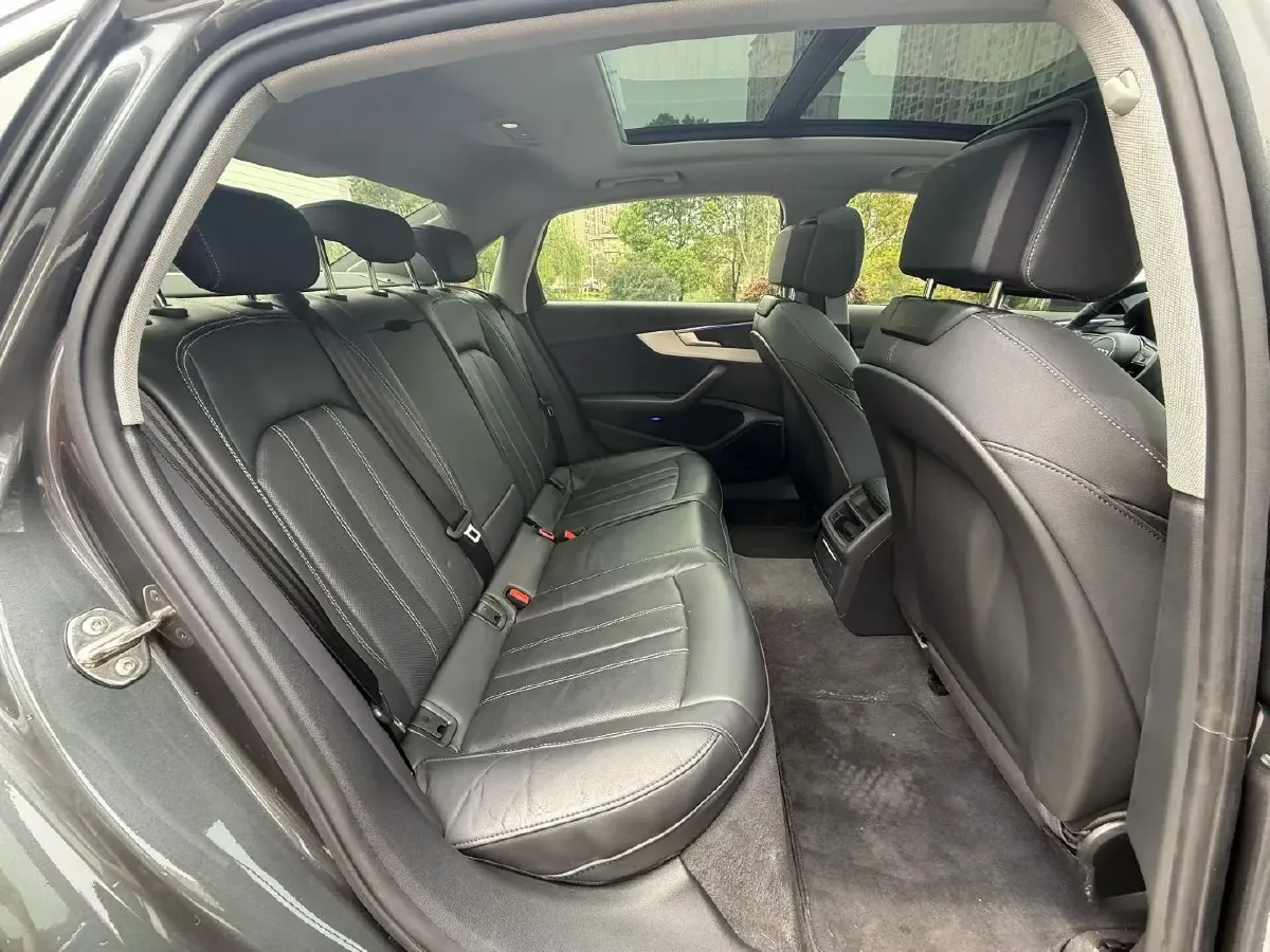 2022 Audi A4L 2.0T 190HP L4 7DCT,autocango,china used car exporter,china ev exporter,chinese used car exporter,chinese used ev exporter