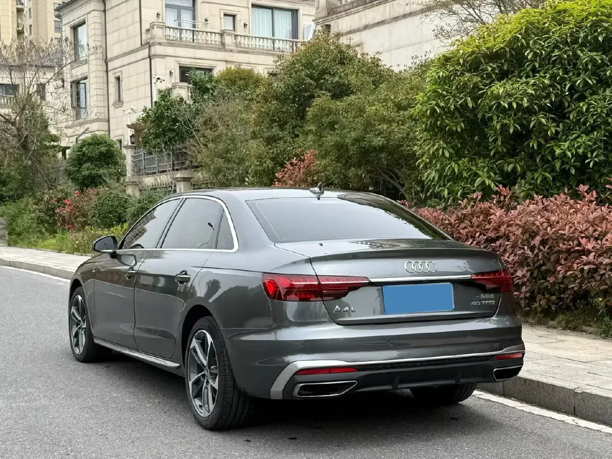 2022 Audi A4L 2.0T 190HP L4 7DCT,autocango,china used car exporter,china ev exporter,chinese used car exporter,chinese used ev exporter