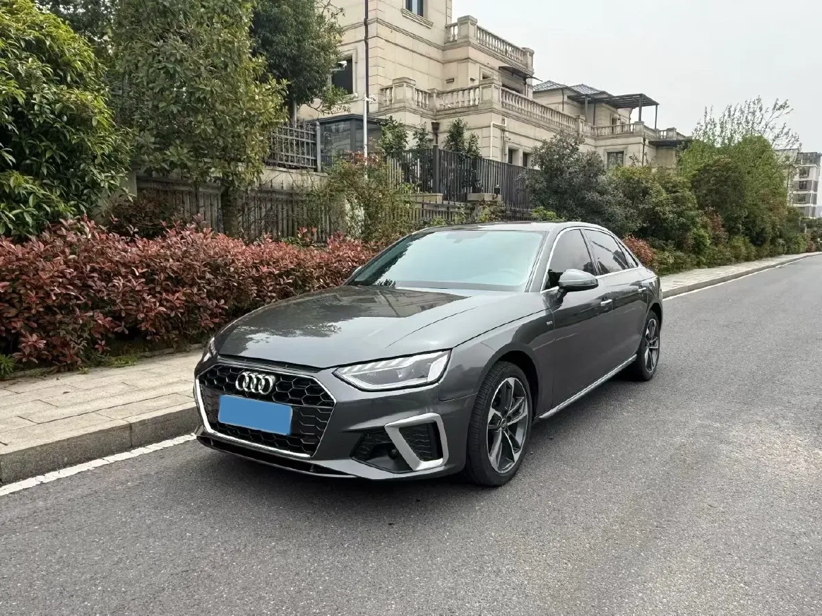 2022 Audi A4L 2.0T 190HP L4 7DCT,autocango,china used car exporter,china ev exporter,chinese used car exporter,chinese used ev exporter