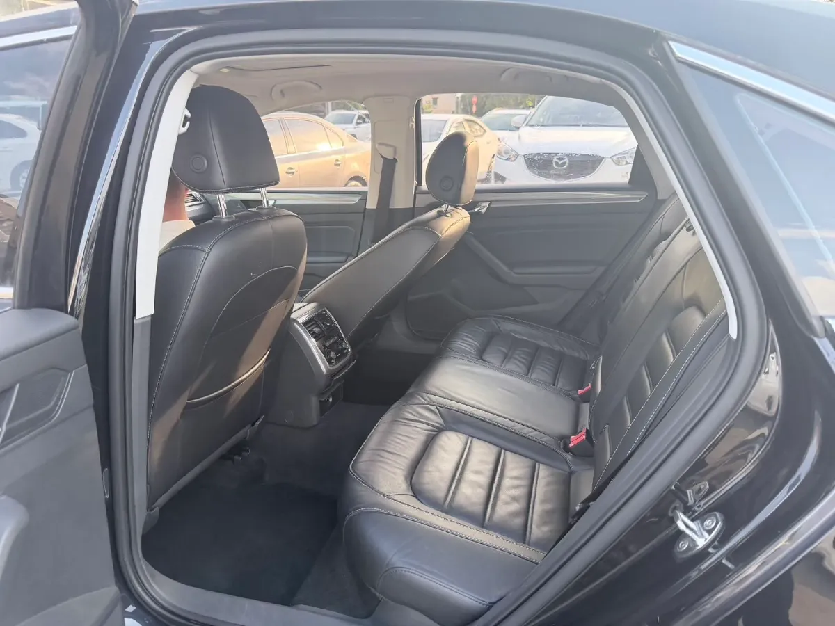 2017 Volkswagen Passat 1.8T 180HP L4 7DCT,autocango,china used car exporter,china ev exporter,chinese used car exporter,chinese used ev exporter