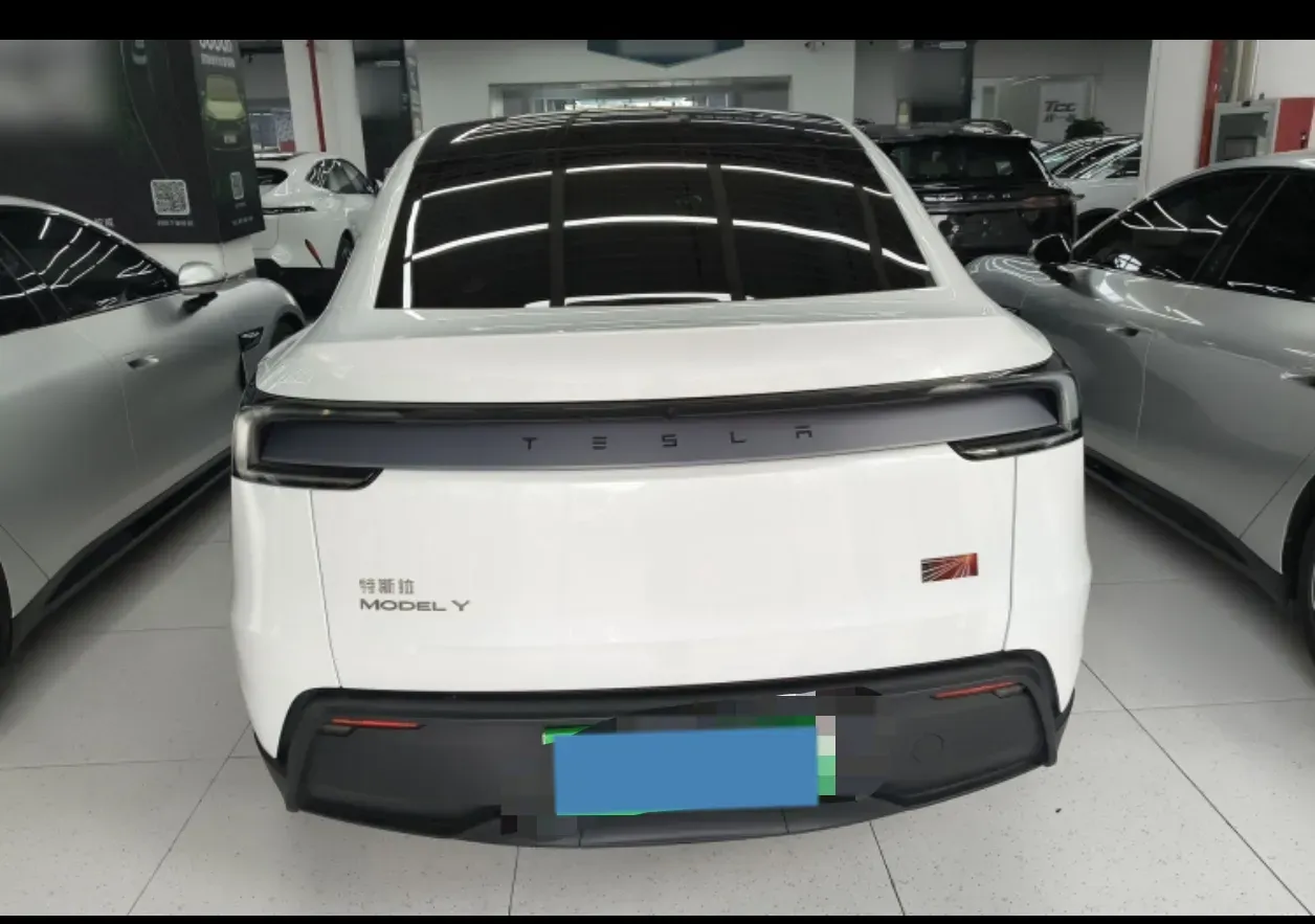 2025 Tesla Model Y BEV 62.5KWH,autocango,china used car exporter,china ev exporter,chinese used car exporter,chinese used ev exporter
