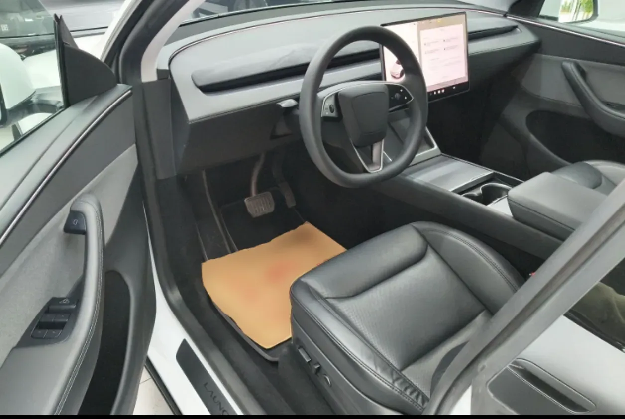 2025 Tesla Model Y BEV 62.5KWH,autocango,china used car exporter,china ev exporter,chinese used car exporter,chinese used ev exporter