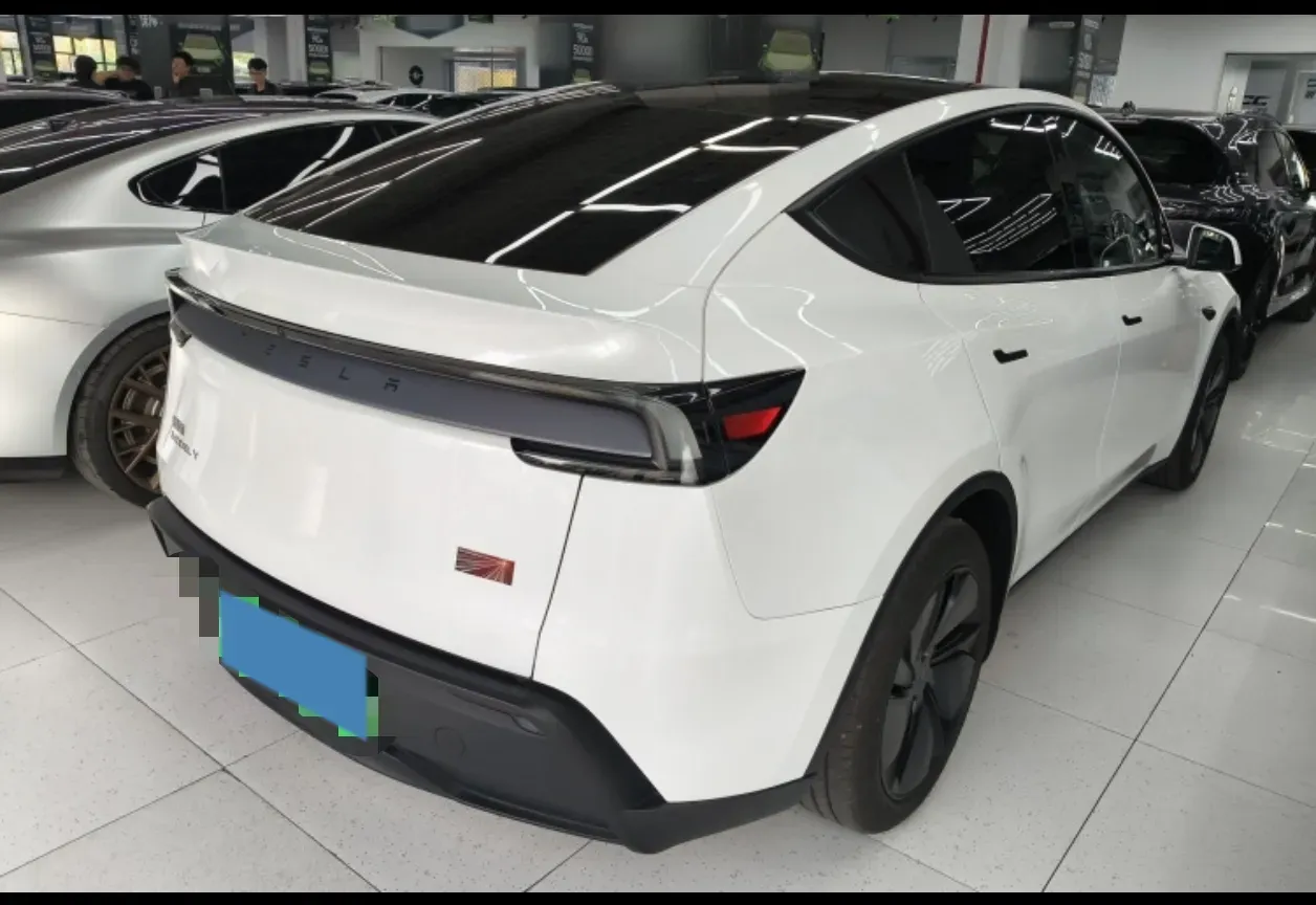 2025 Tesla Model Y BEV 62.5KWH,autocango,china used car exporter,china ev exporter,chinese used car exporter,chinese used ev exporter
