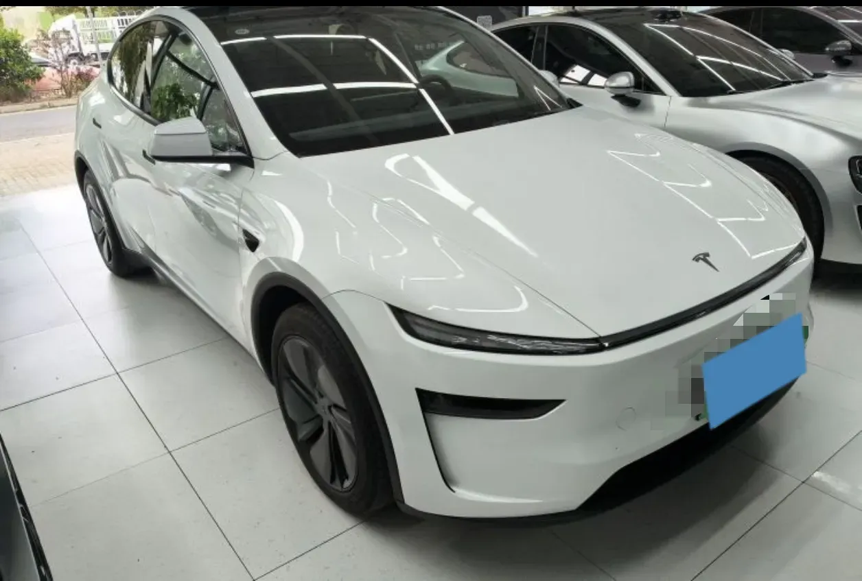 2025 Tesla Model Y BEV 62.5KWH,autocango,china used car exporter,china ev exporter,chinese used car exporter,chinese used ev exporter