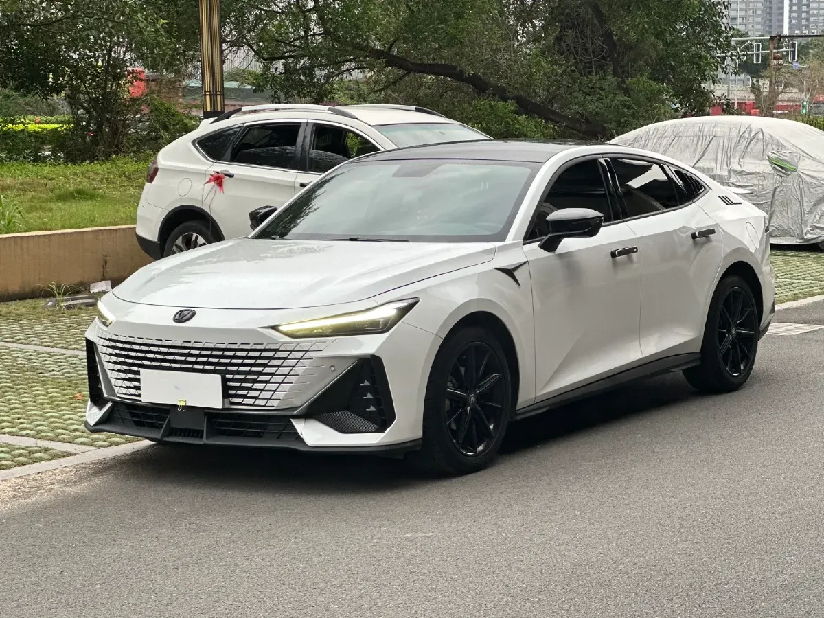 2022 ChangAn UNI-V 1.5T 188HP L4 7DCT,autocango,china used car exporter,china ev exporter,chinese used car exporter,chinese used ev exporter