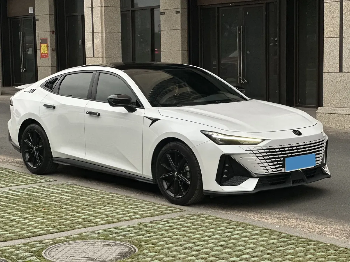 2022 ChangAn UNI-V 1.5T 188HP L4 7DCT,autocango,china used car exporter,china ev exporter,chinese used car exporter,chinese used ev exporter
