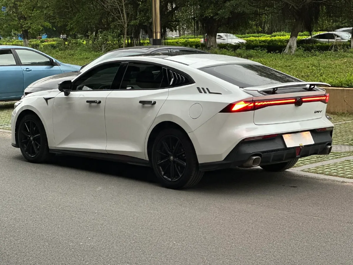 2022 ChangAn UNI-V 1.5T 188HP L4 7DCT,autocango,china used car exporter,china ev exporter,chinese used car exporter,chinese used ev exporter