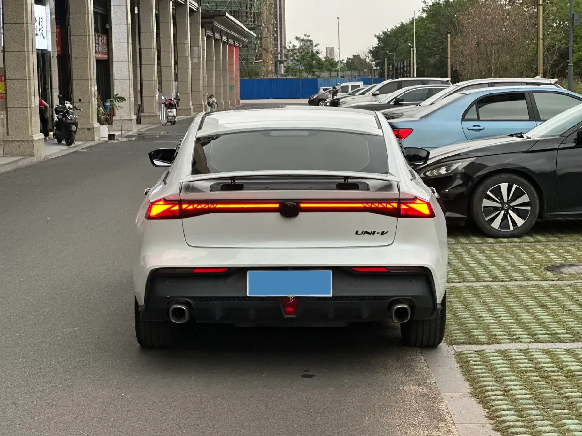 2022 ChangAn UNI-V 1.5T 188HP L4 7DCT,autocango,china used car exporter,china ev exporter,chinese used car exporter,chinese used ev exporter