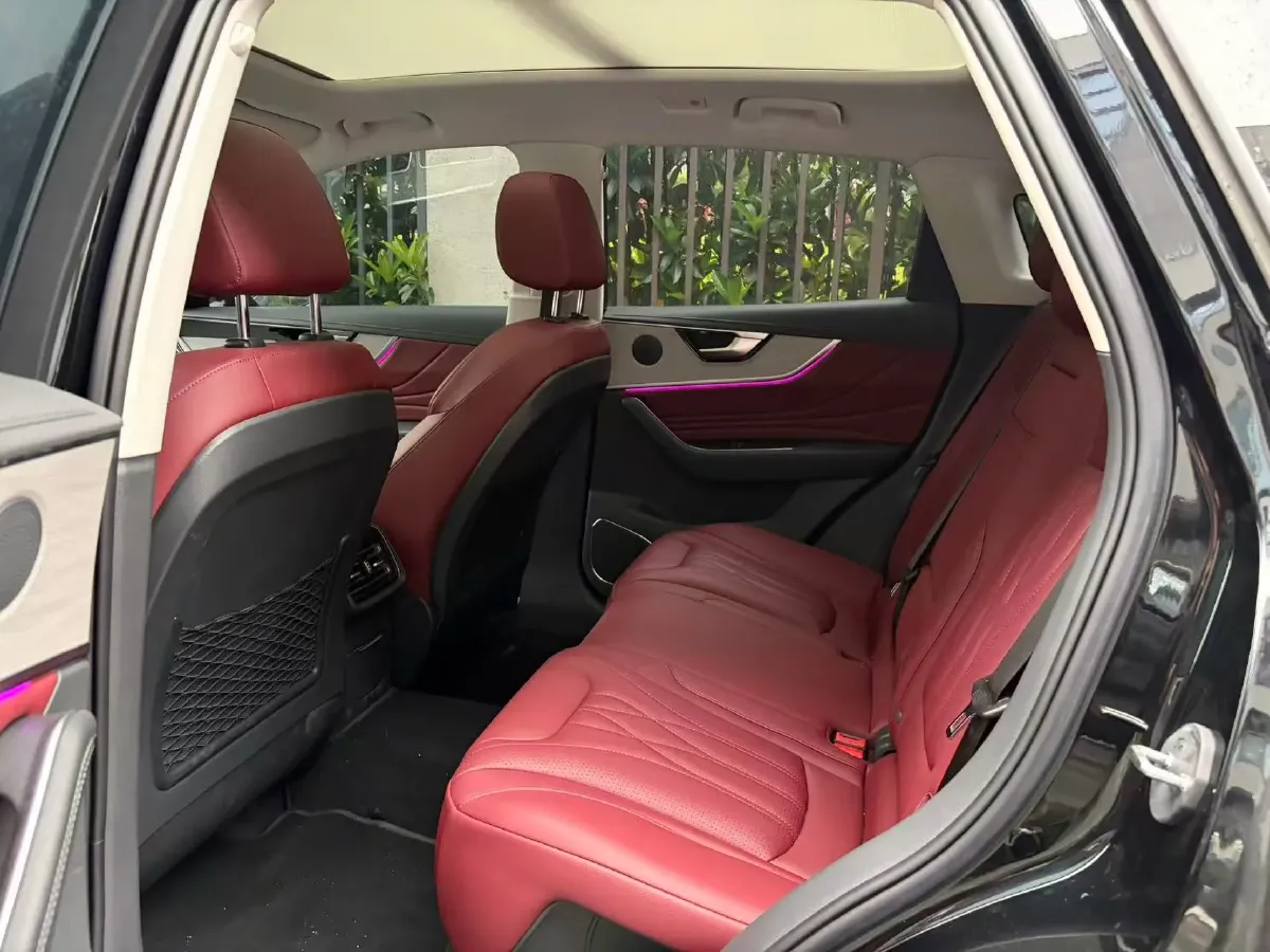 2025 HongQi HS5 2.0T 252HP L4 8AT,autocango,china used car exporter,china ev exporter,chinese used car exporter,chinese used ev exporter