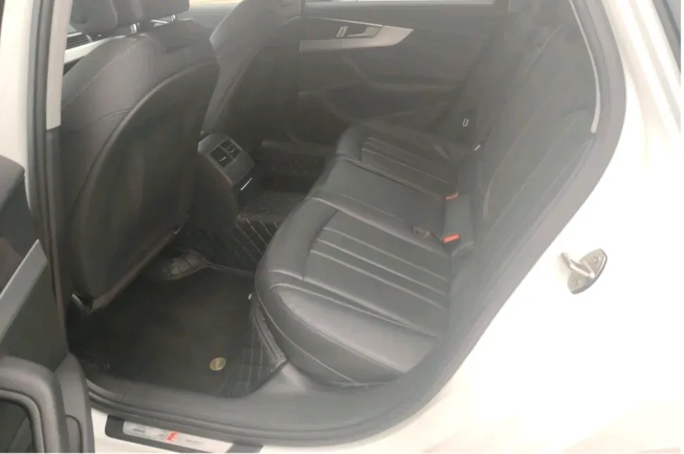 2024 Audi A4L 2.0T 190HP L4 7DCT,autocango,china used car exporter,china ev exporter,chinese used car exporter,chinese used ev exporter