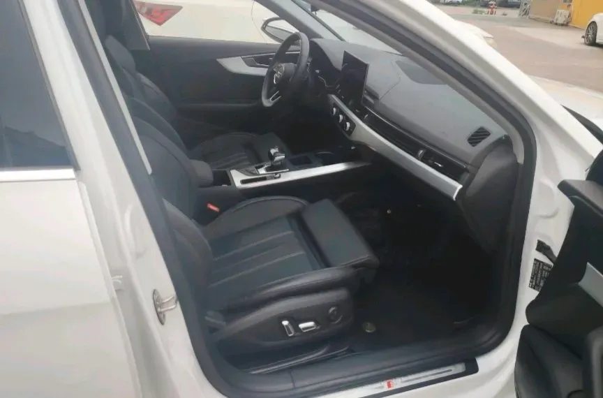 2024 Audi A4L 2.0T 190HP L4 7DCT,autocango,china used car exporter,china ev exporter,chinese used car exporter,chinese used ev exporter