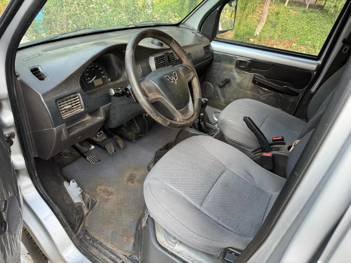 2015 WuLing RongGuang V 1.5L 112HP L4 5MT,autocango,china used car exporter,china ev exporter,chinese used car exporter,chinese used ev exporter