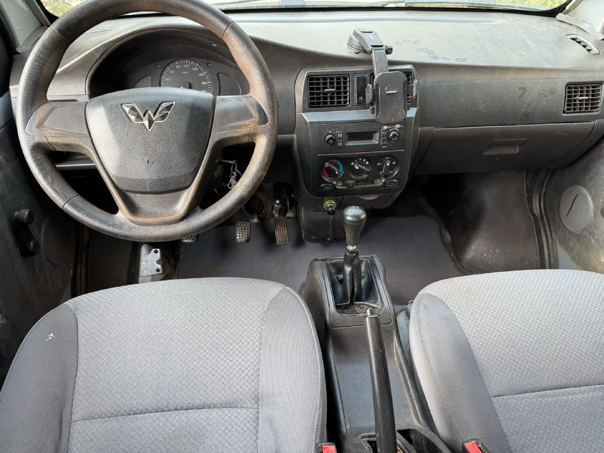 2015 WuLing RongGuang V 1.5L 112HP L4 5MT,autocango,china used car exporter,china ev exporter,chinese used car exporter,chinese used ev exporter