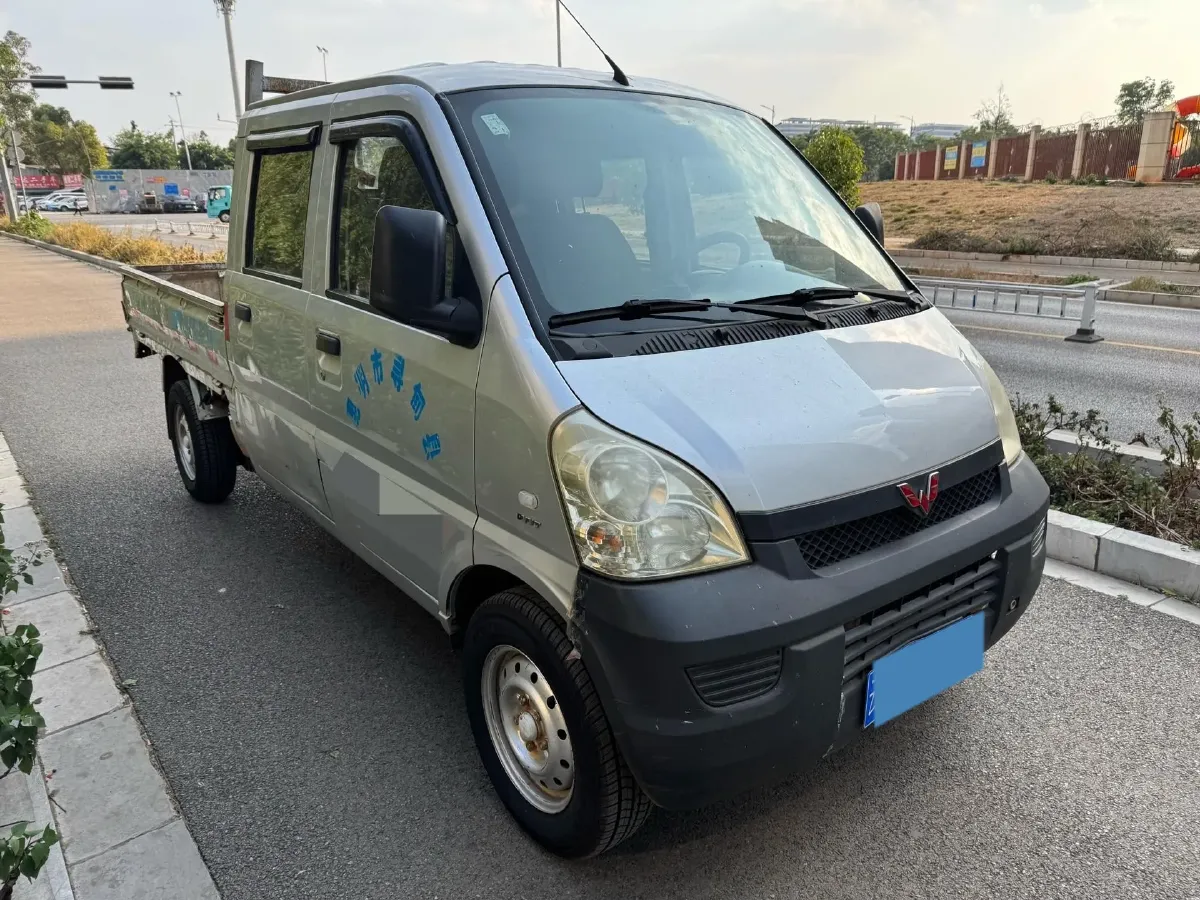 2015 WuLing RongGuang V 1.5L 112HP L4 5MT,autocango,china used car exporter,china ev exporter,chinese used car exporter,chinese used ev exporter